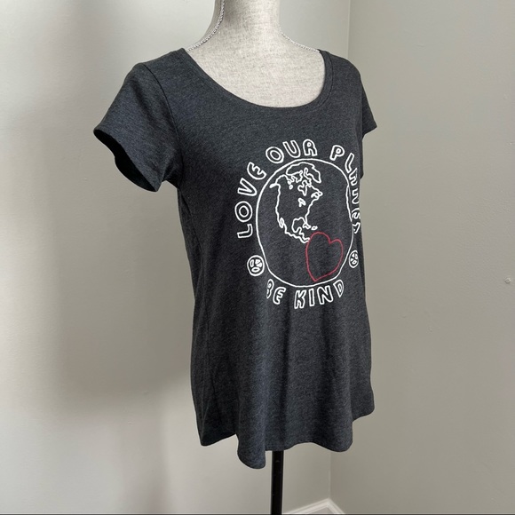 Lucky Brand Tee Love Our Planet Be Kind Tee Soft Graphic T-Shirt Top Grey Medium - Picture 5 of 15